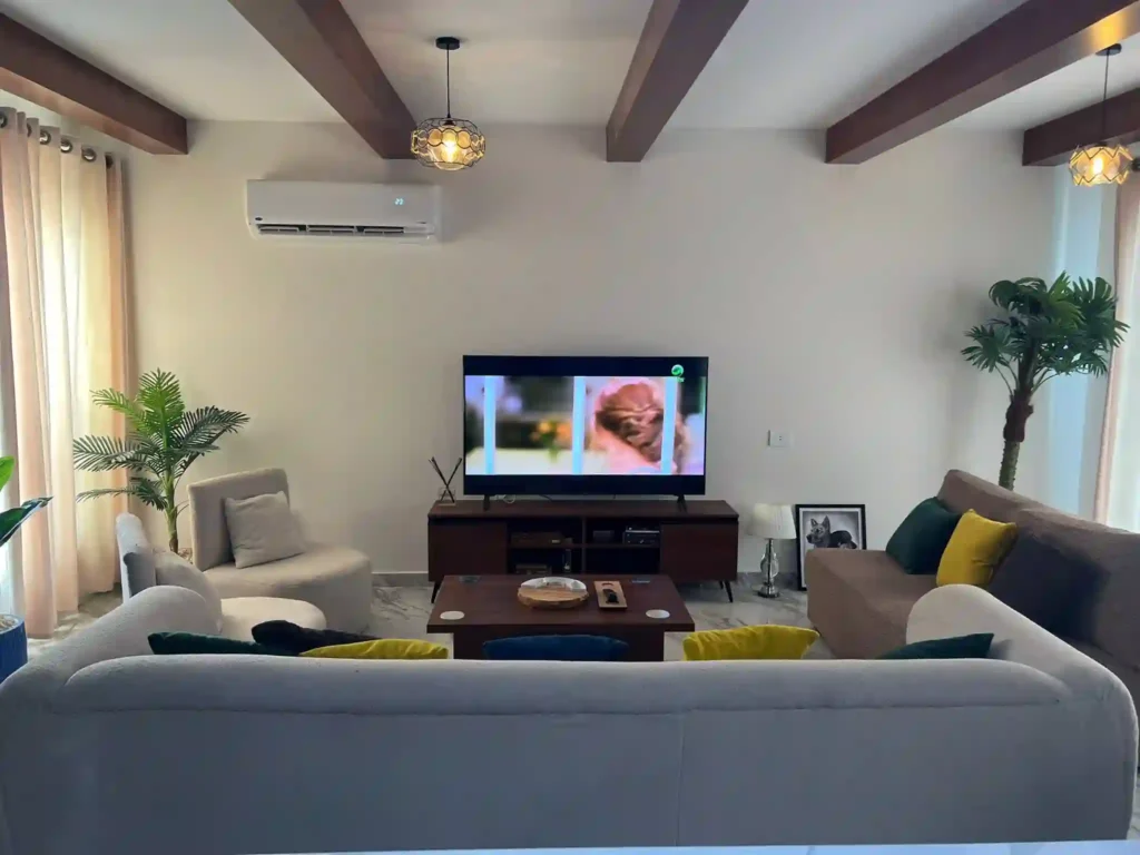 منطقة التلفزيون في New Rhodes Twin House داخل Mountain View Ras El Hekma